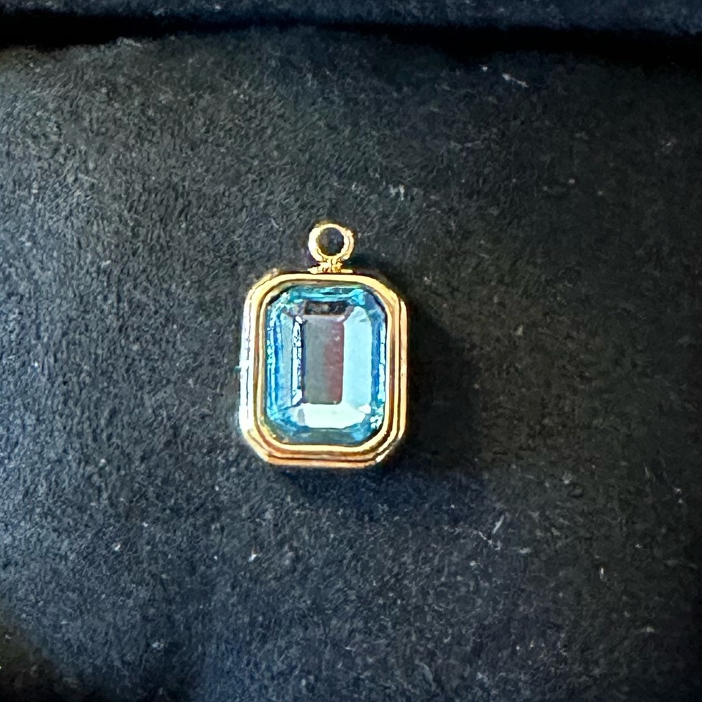 BLUE CRYSTAL NECKLACE CHARM
